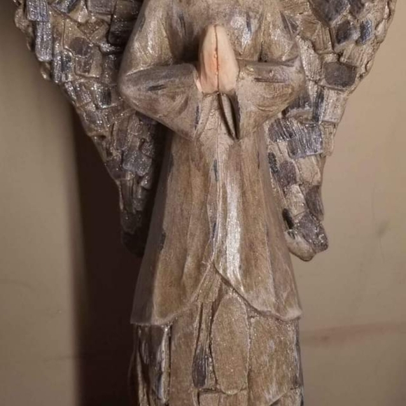 Indoor angel praying hands statue. Stands 21 inches high. - Picture 11 of 11